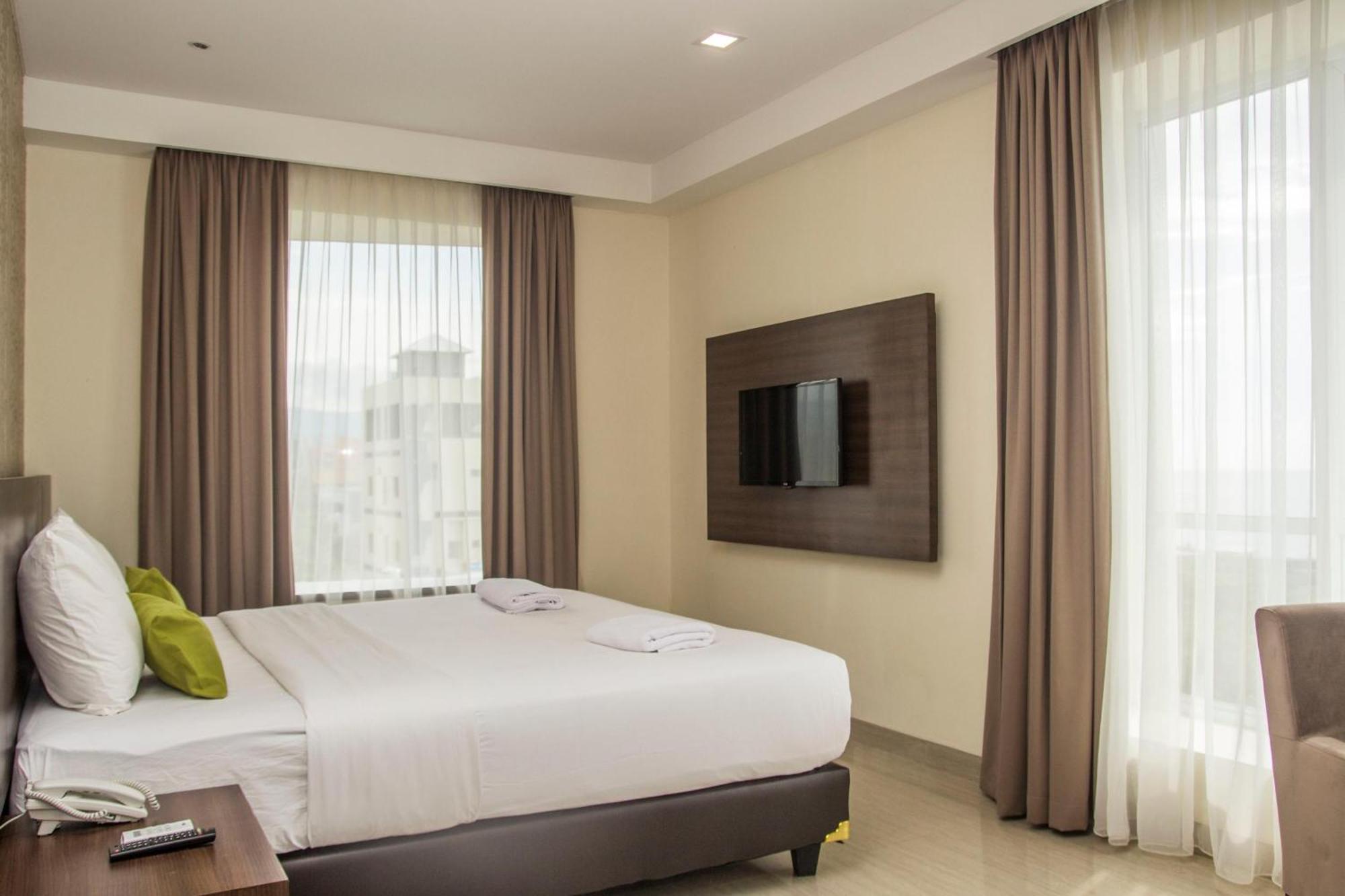 Green Eden Hotel Манадо Стая снимка